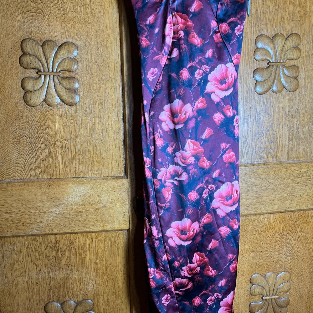 💥HP💥🆕NWT TA3 “Seamed Lushy Satin” Pencil Dress -zipper slit– XS Cranberry Floral - Picture 3 of 16